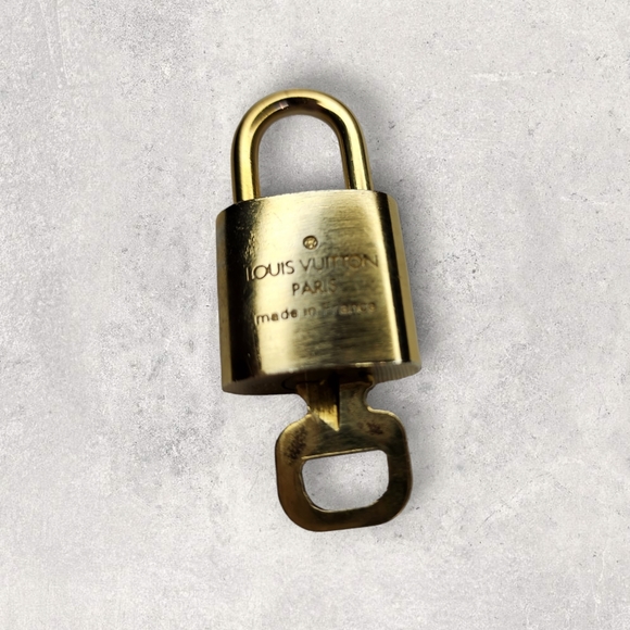 LV Louis Vuitton Lock and Key #319 - Picture 4 of 4
